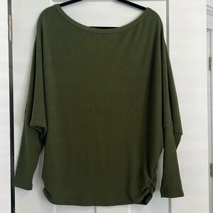 OmicGot Women’s Top. M. Length 28”. 3/4 Sleeve